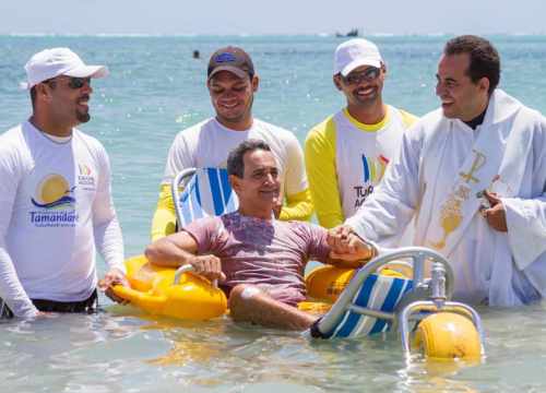 fauteuil-amphibie-baignade-plage-mer-pour-personnes-a-mobilite-reduite-PMR