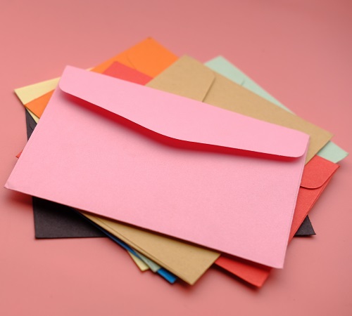 enveloppes de couleur pour votre marketing