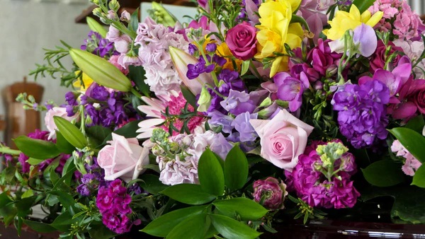 bouquet de fleurs artificielles pour cimetière