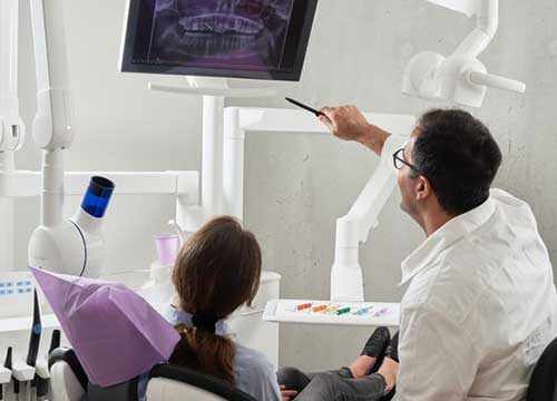 Pourquoi vous devriez consulter votre dentiste deux fois par an