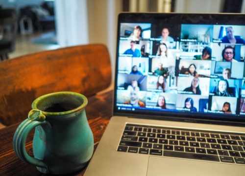 Ecran d'ordinateur lors d'une session de télétravail