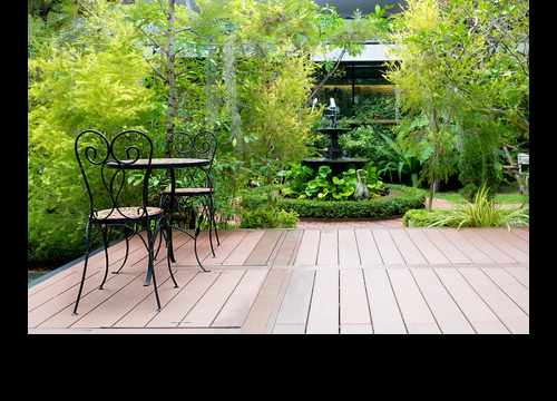 un jardin autour d'une terrasse