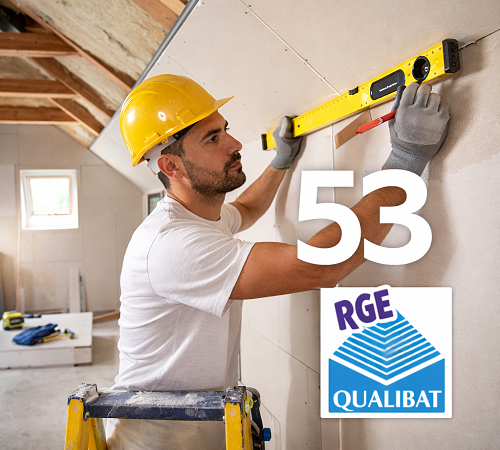 Artisan plaquiste 53 Mayenne posant des cloisons sèches BA13