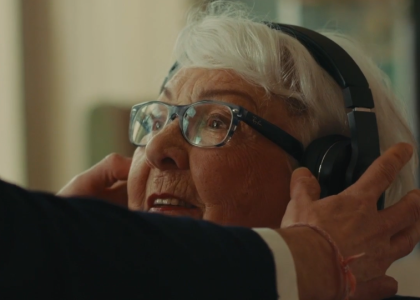 Assistants d'écoute pour les seniors