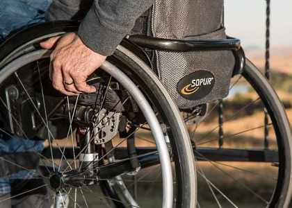 Victime de dommage corporel en fauteuil roulant