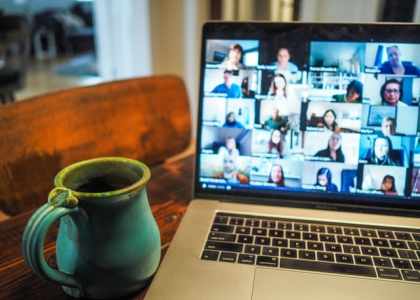 Ecran d'ordinateur lors d'une session de télétravail