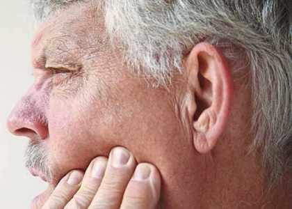 Personne ayant une rage de dents