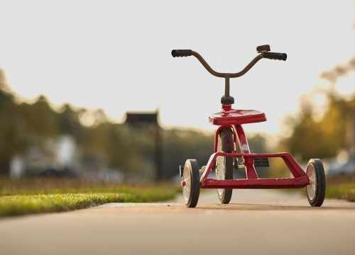 Le tricycle est un vélo à 3 roues.