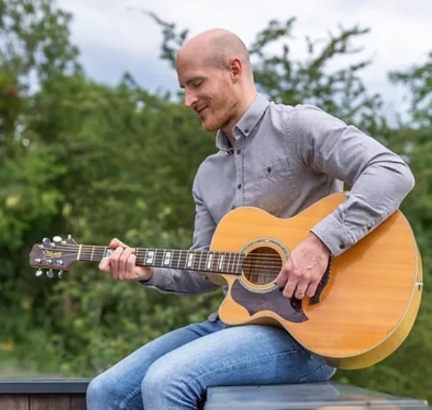 Cours de guitare solidaire Besançon