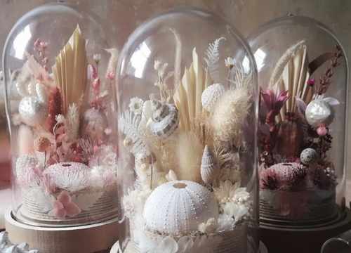 Les cloches en fleurs séchées de Rose Mai, produit phare de ses décorations