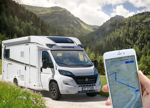 Un camping car dont le parcours et suivi sur une application de suivi sur téléphone