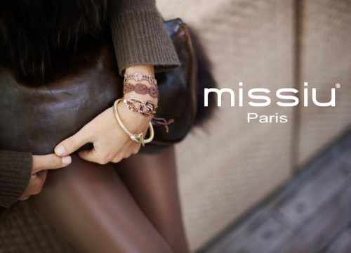 Bracelet Missiu à motifs tête de mort et trèfle à quatre feuille