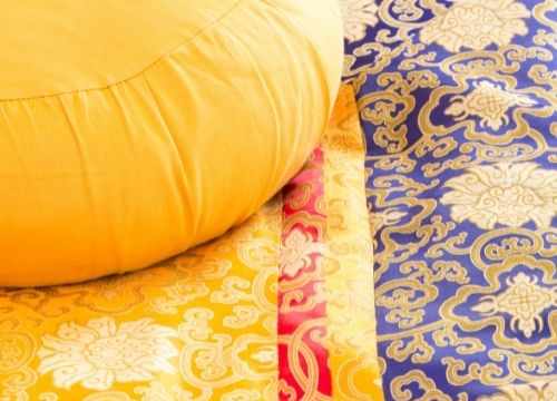 Accessoires et matériel pour le Yoga et la méditation. Lithothérapie.
