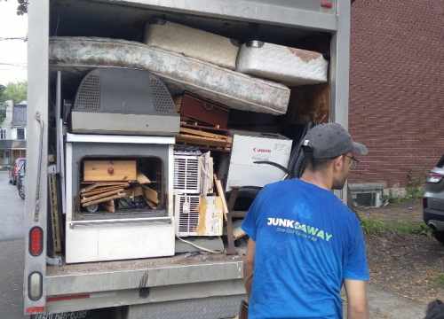 Junk Away - Ramassage de débris Montréal