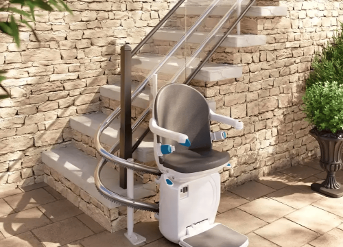 Monte escalier en extérieur installé par Sylift
