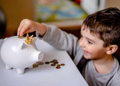Tirelires pour faire apprendre l'épargne aux enfants tout en s'amusant