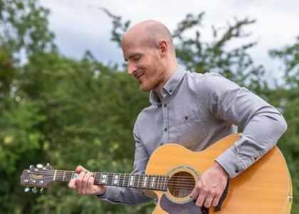 Cours de guitare solidaire Besançon
