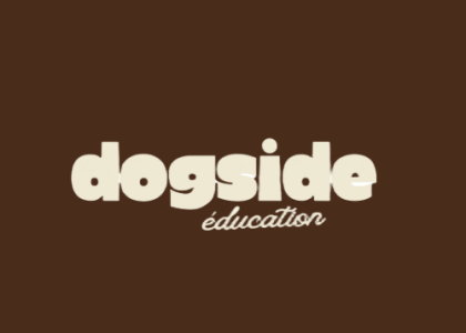 Louise Legrain, éducatrice comportementaliste canine à Troyes avec un chien en séance d'éducation