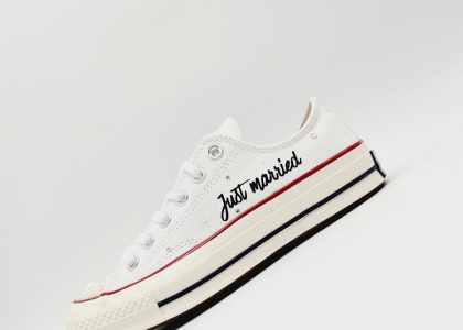 Les Converse Just Married, des chaussures de mariage personnalisées par Double G Customs, atelier spécialisé dans la customisation des chaussures de mariage.