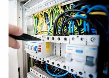 Test des disjoncteur du tableau électrique par un électricien agréé