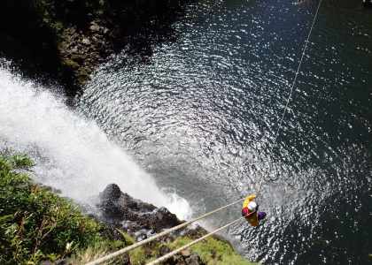 Canyoning à la Réunion l'accélérateur de particules dans le canyon de trou blanc 