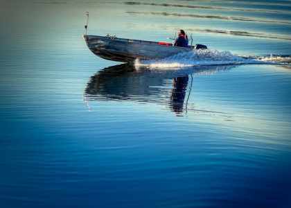 bateau à moteur