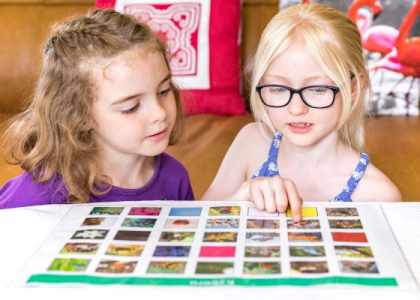 enfants heureux d'apprendre l'anglais