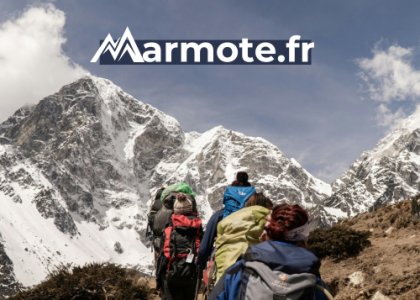 Randonneurs avec sacs à dos de Marmote.