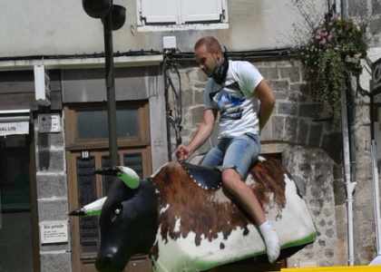 homme sur taureau