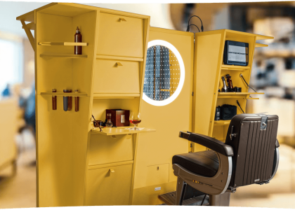 malle jaune dans le bureau 