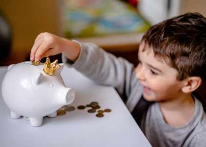 Tirelires pour faire apprendre l'épargne aux enfants tout en s'amusant