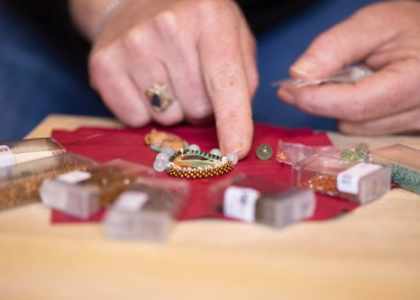 V.Lafaurie Créations,  Bijoux brodés de perles à l'aiguille