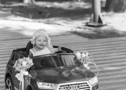 Cette voiture électrique enfant dispose d'une place.